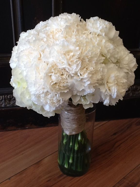 18 Pcs White Carnations In Bouquet-image-0